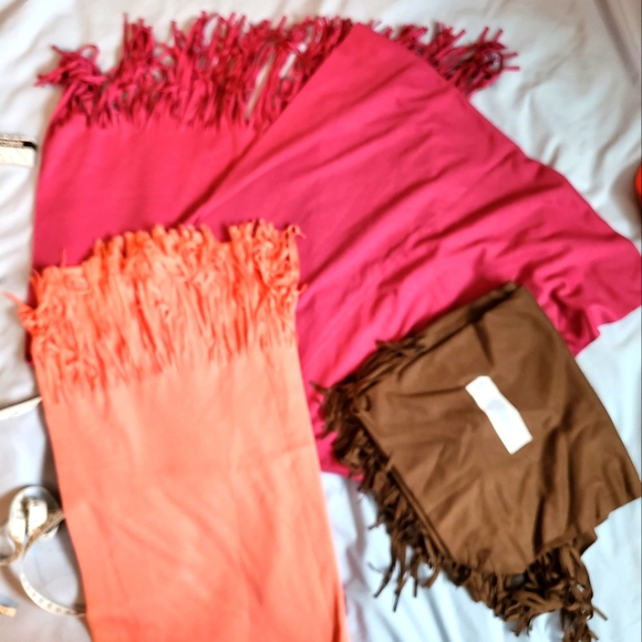 Weekenders Accessories - Wraps or scarfs. Fushia, brown and coral.